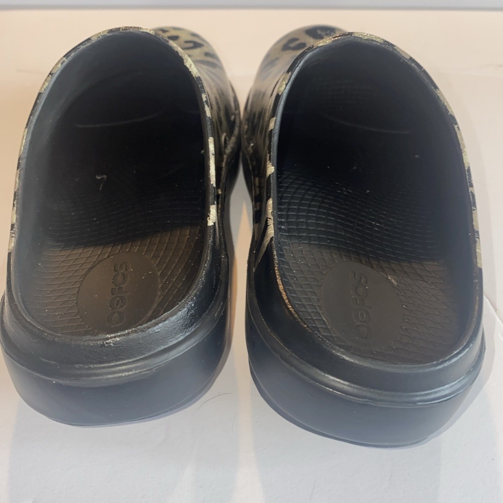 Oefos Glossy Leopard Print Clogs Slip On Shoes Women 6 - Picture 4 of 6